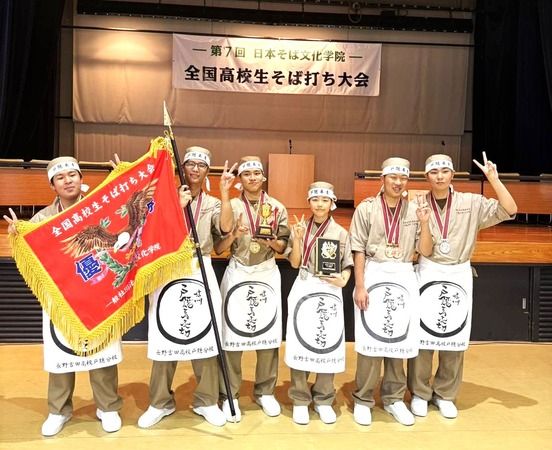 全国高校生そば打ち大会優勝の高校生たちが打つ絶品手打ちそばを500セット限定で販売