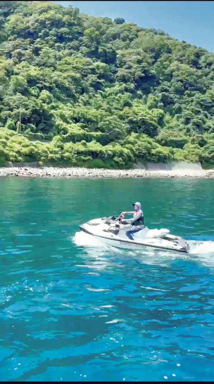 観月ありささんの海遊び