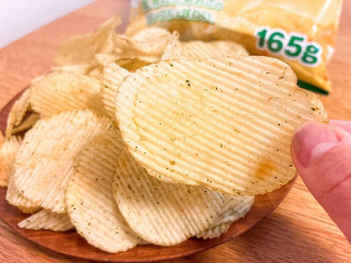 オーケー：塩・のりで味付けしたポテトチップス厚切り
