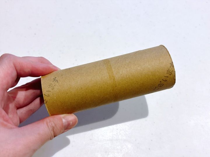 コンロまわりの隙間掃除には「トイレットペーパーの芯」を使う