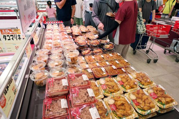 鮮魚専門店「角上魚類」が阪神タイガースのリーグ優勝を祝う「売る虎セール」開催！全品10％OFF