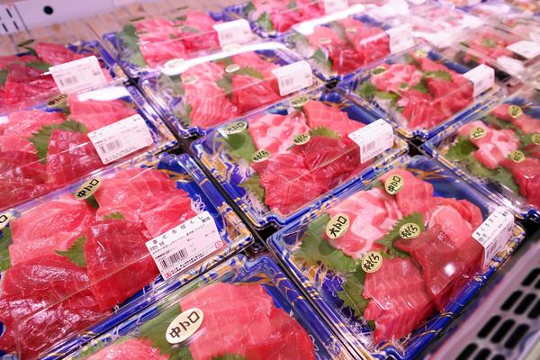 鮮魚専門店「角上魚類」が阪神タイガースのリーグ優勝を祝う「売る虎セール」開催！全品10％OFF