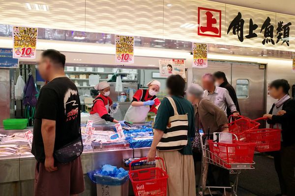 鮮魚専門店「角上魚類」が阪神タイガースのリーグ優勝を祝う「売る虎セール」開催！全品10％OFF