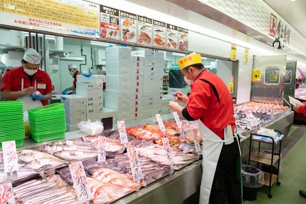 鮮魚専門店「角上魚類」が阪神タイガースのリーグ優勝を祝う「売る虎セール」開催！全品10％OFF
