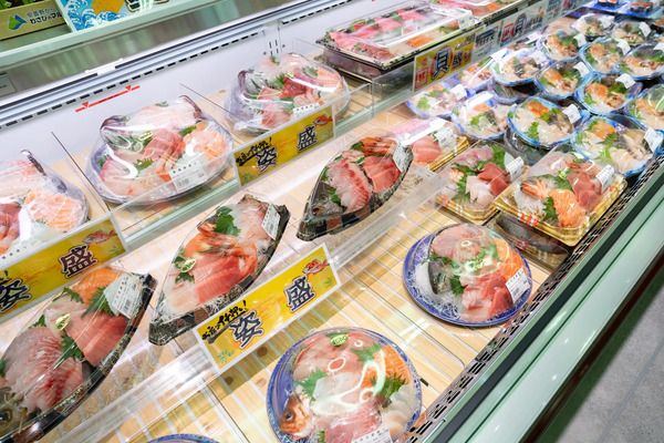 鮮魚専門店「角上魚類」が阪神タイガースのリーグ優勝を祝う「売る虎セール」開催！全品10％OFF