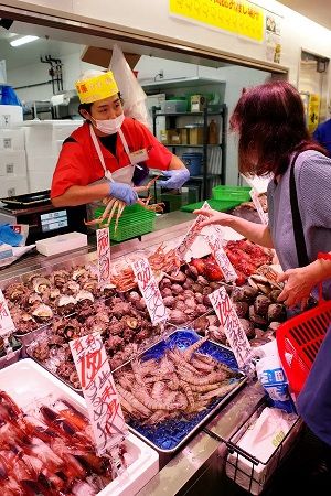 鮮魚専門店「角上魚類」が阪神タイガースのリーグ優勝を祝う「売る虎セール」開催！全品10％OFF
