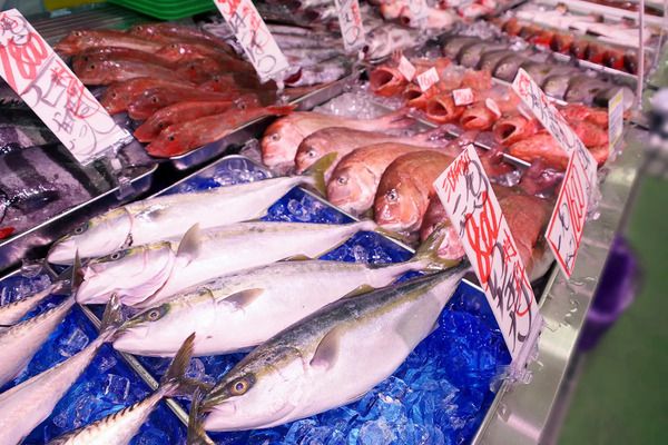 鮮魚専門店「角上魚類」が阪神タイガースのリーグ優勝を祝う「売る虎セール」開催！全品10％OFF