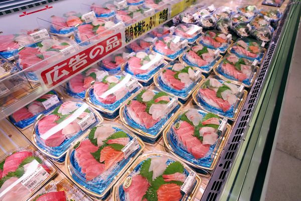 鮮魚専門店「角上魚類」が阪神タイガースのリーグ優勝を祝う「売る虎セール」開催！全品10％OFF