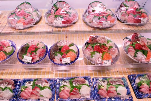 鮮魚専門店「角上魚類」が阪神タイガースのリーグ優勝を祝う「売る虎セール」開催！全品10％OFF