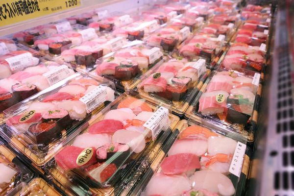 鮮魚専門店「角上魚類」が阪神タイガースのリーグ優勝を祝う「売る虎セール」開催！全品10％OFF