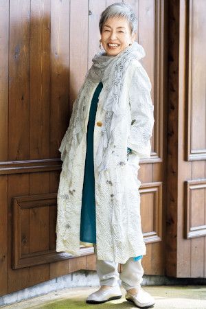 青木富士子さんの着こなしのコツ：絞り染めのストール