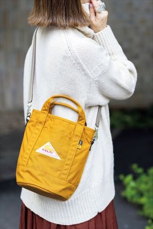 美木ちがやさんの着こなしのコツ：帆布のミニトート