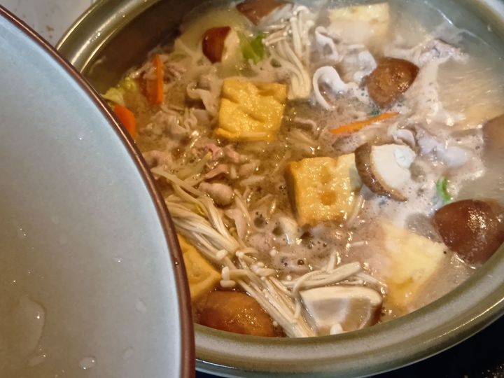 西郷どんへの感謝と敬意を込めて！バラ（薔薇＆バラ肉）の豚肉が花咲く「ツンへのプレゼント（骨）入り鍋」
