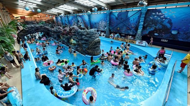 「フィッシュゴーランド」では魚たちを眺めながら水中散歩気分を楽しめる