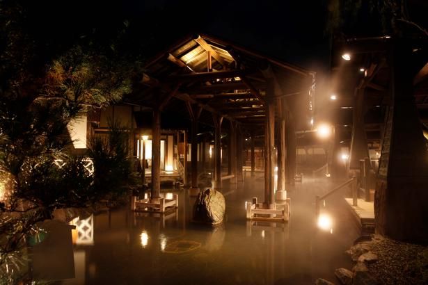 夜も雰囲気抜群！プロジェクションマッピング「与市の秘湯」の上演もある