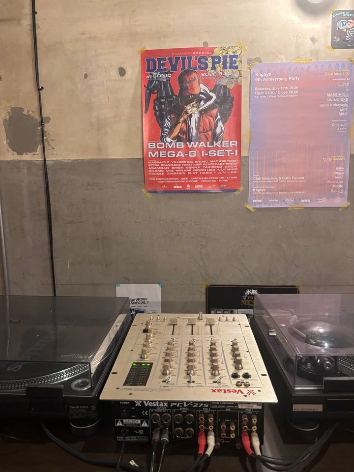 店内奥のDJブース