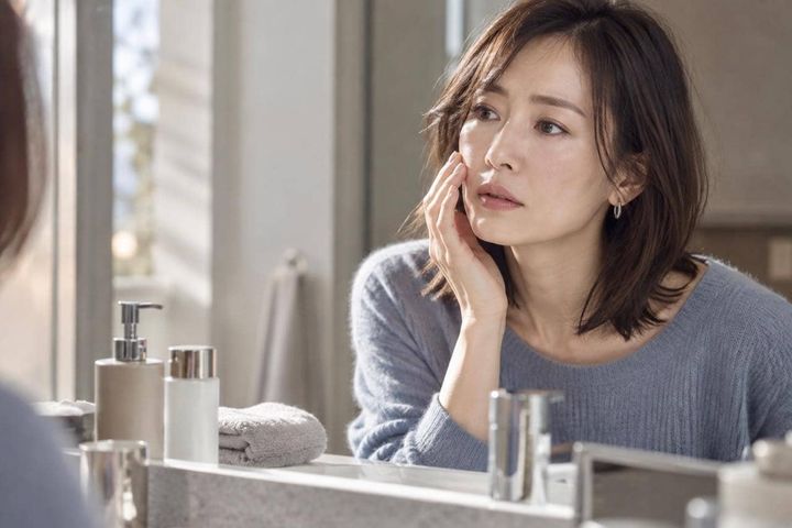 保湿しているのに、なぜか肌がカサつく…。大人が見直したい“秋の乾燥対策”３つの盲点