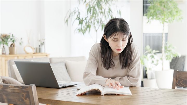 試験会場に行かなくてもOK！自宅で受験できる、忙しい人も挑戦しやすい「仕事に役立つ資格」3選