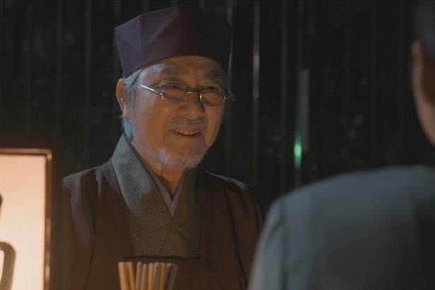 田村亮が演じるのは、夕子が路上で出会った占い師 [c]2026 IRH Press