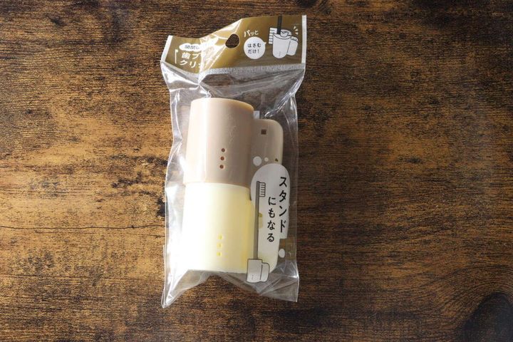 セリアの歯ブラシスタンドクリップ2Pが透明な袋に入った状態