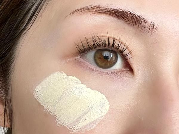 厚塗り感なくファンデーションを美しく塗るコツは？