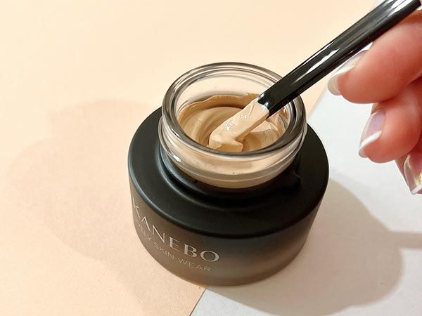 厚塗り感なくファンデーションを美しく塗るコツは？