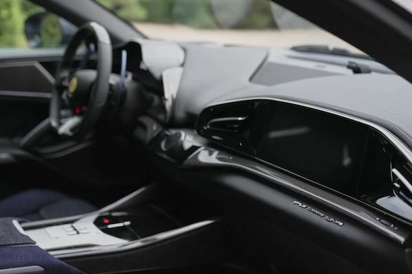 岡山県の刀剣とデニムをテーマにした世界に1台のフェラーリ特別限定モデルが誕生！