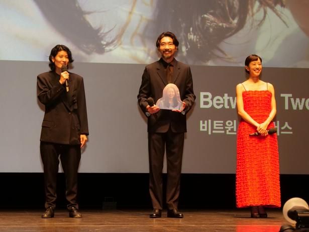ワールドプレミア上映の舞台挨拶に登壇した柄本佑、石橋静河、広瀬奈々子監督 [c] 2026 K2 Pictures