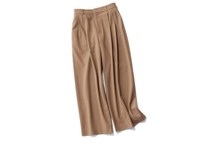 パンツ￥9990／オンワード樫山（アンフィーロ）