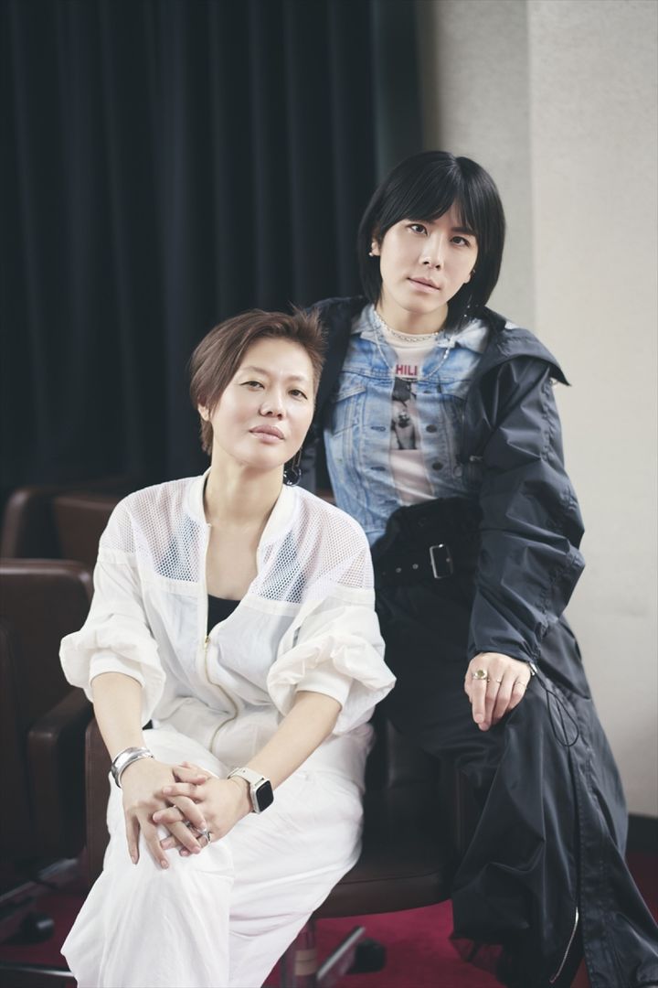 （左から）江本純子、鈴木みのり クランクイン！ 写真：波場木えみり width=