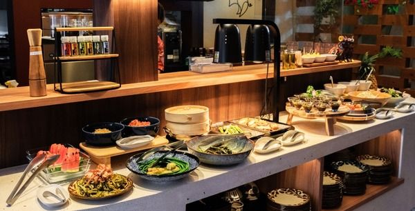 三度揚げのアグー豚カツと10種類以上の島野菜を楽しめる！古宇利島から車で約5分の屋我地島に琉球ベイブがOPEN