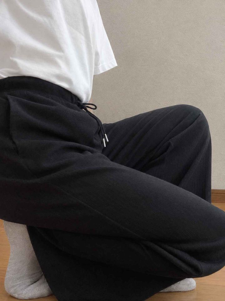 画像: 伸縮性が高くて、長時間座っても疲れにくい