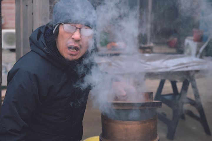 【千葉県・ツーリング】バイク仲間と楽しむ年末の餅つき＆キャンプ｜還暦祝いの赤ふんどしで締めくくる！［マヒトが行く］