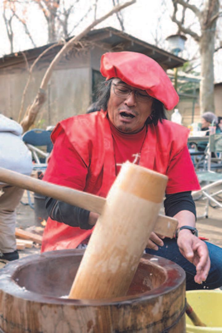 【千葉県・ツーリング】バイク仲間と楽しむ年末の餅つき＆キャンプ｜還暦祝いの赤ふんどしで締めくくる！［マヒトが行く］
