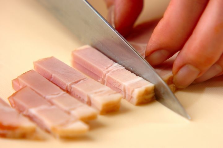 生クリーム不使用で失敗なし！本格カルボナーラの下準備1