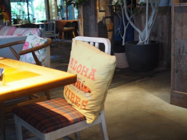 コナズ珈琲の店内