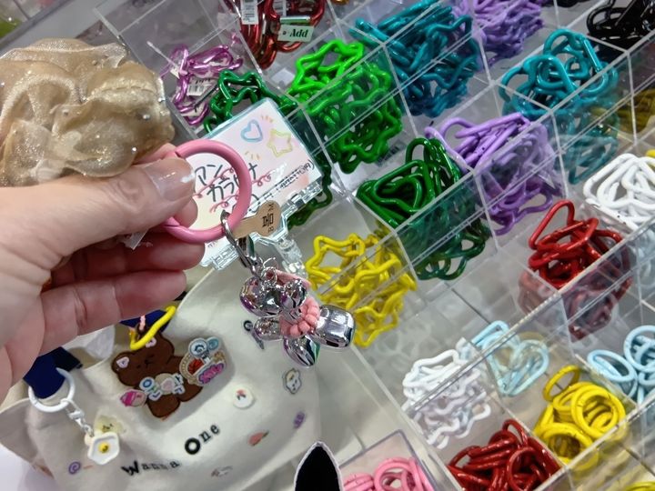 鍵用に！バルーンのワンコがかわいい！半額でゲット！大阪コリアタウン入口手前の推し活ショップ「Ossi」