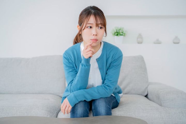 柔らかいソファを使い続けていると痔になる？（画像はイメージ）