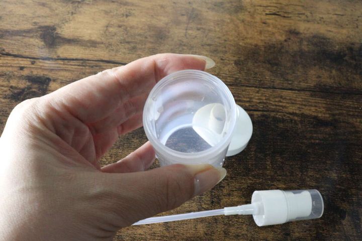 ムダゼロポンプボトルの白いフタも外して洗浄しやすい状態。