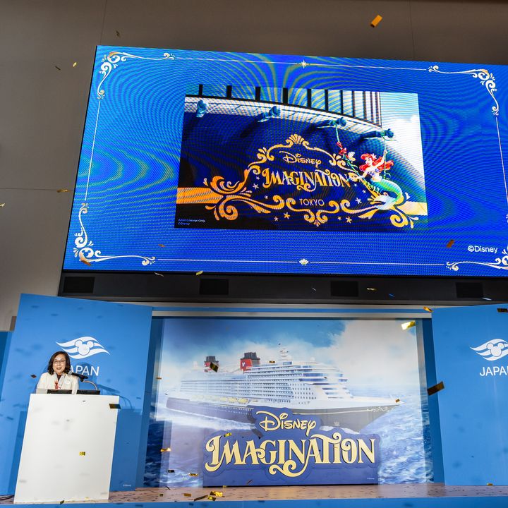 ディズニー・イマジネーションの船尾にアリエルを紹介する発表会