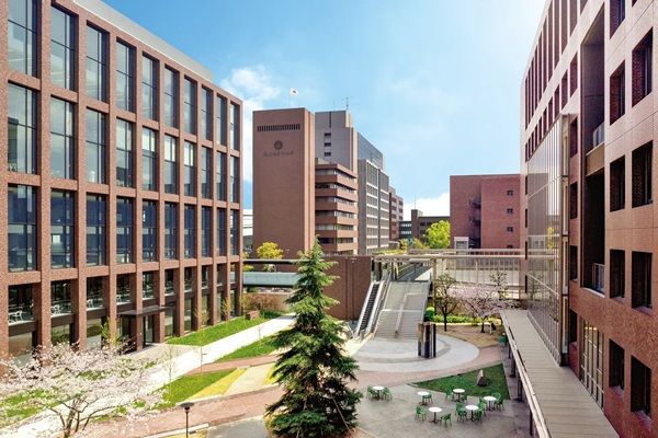 武庫川女子大学の学生と大阪宅建青鳩会が、献血活動の認知拡大プロジェクトを実施！