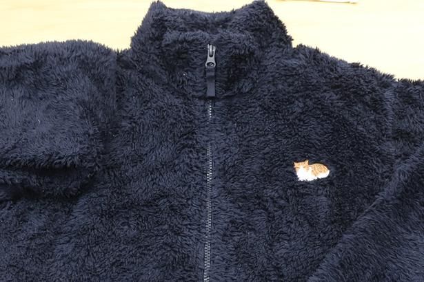 完成した刺しゅうがこちら。三毛猫のワンポイントがキュート！