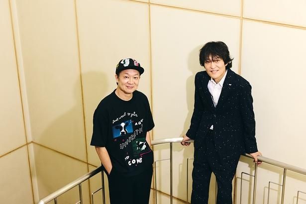 『mentor』で吉田恵輔監督と千原ジュニアとの対談を実施！ ︎撮影/河内彩 スタイリング(千原ジュニア)/鬼塚美代子(Ange) 衣装協力(千原ジュニア)/BOB