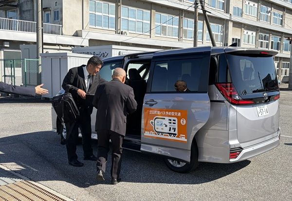 ネッツトヨタ富山が、富山県立山町営バス「ここノリ」の実証運行を支援！運行記念式も