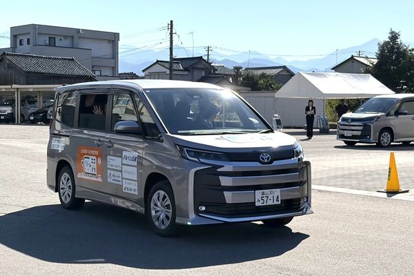ネッツトヨタ富山が、富山県立山町営バス「ここノリ」の実証運行を支援！運行記念式も