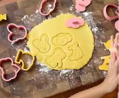 子どもサイズの調理道具5種セット発売！2歳頃の“自分でやりたい”を叶える