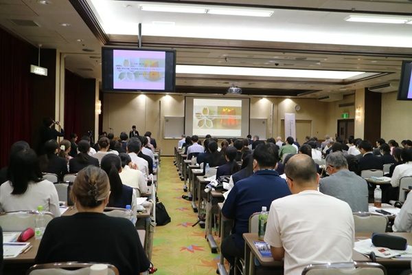 広島県学生地域連携活動発表会に広島工業大の学生が登壇！木工プロダクトについて発表