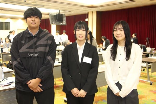 広島県学生地域連携活動発表会に広島工業大の学生が登壇！木工プロダクトについて発表