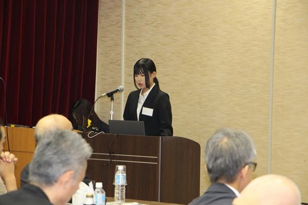広島県学生地域連携活動発表会に広島工業大の学生が登壇！木工プロダクトについて発表