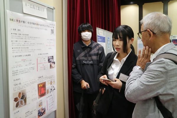 広島県学生地域連携活動発表会に広島工業大の学生が登壇！木工プロダクトについて発表
